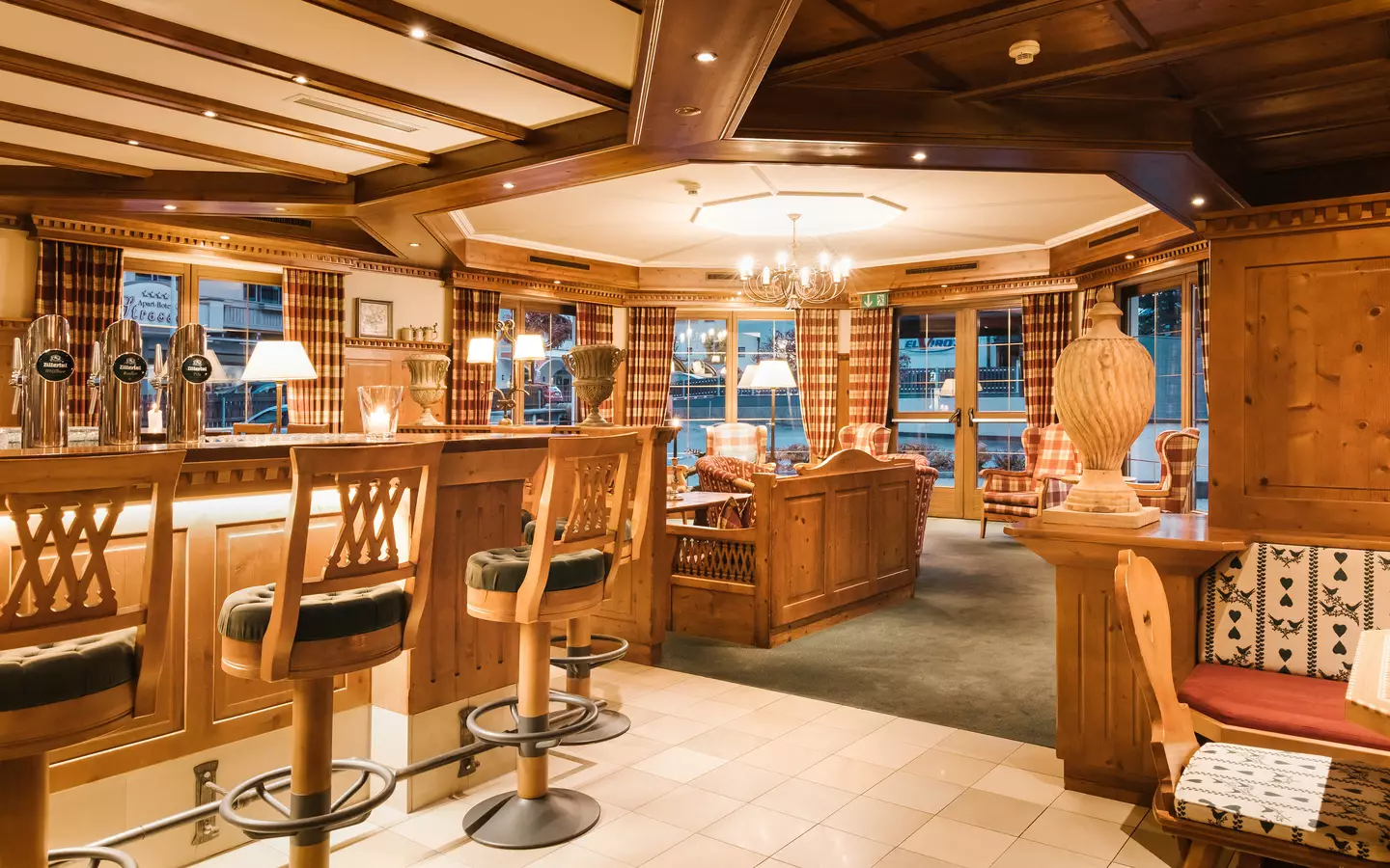 Gemütliche Bar im Hotel Bräu